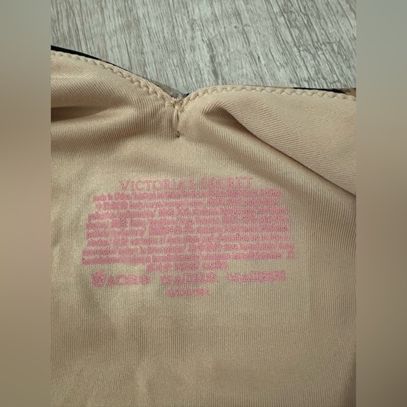 Victorias Secret Leopard One Piece Swimsuit V Neck Sexy Beach Size Medium NWT - Picture 5 of 9